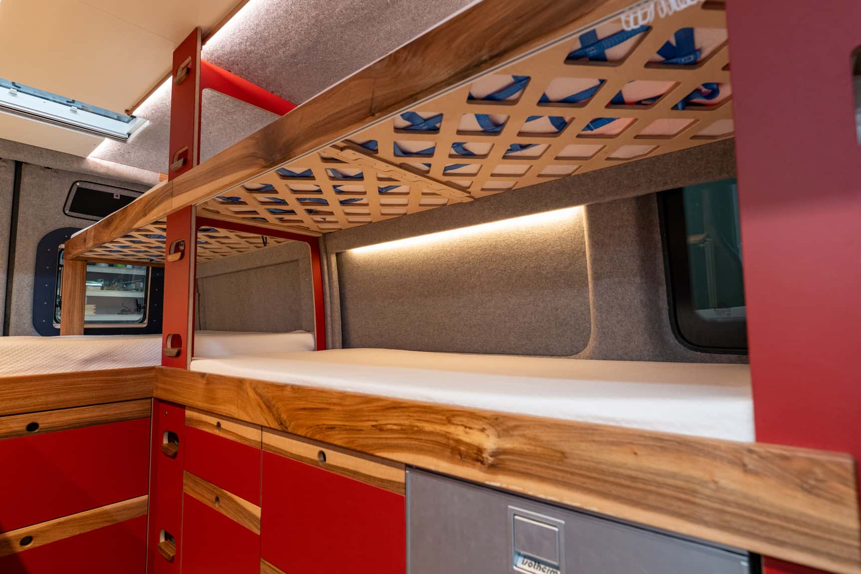 Drei Stockbetten im Sprinter L3H2 Ausbau