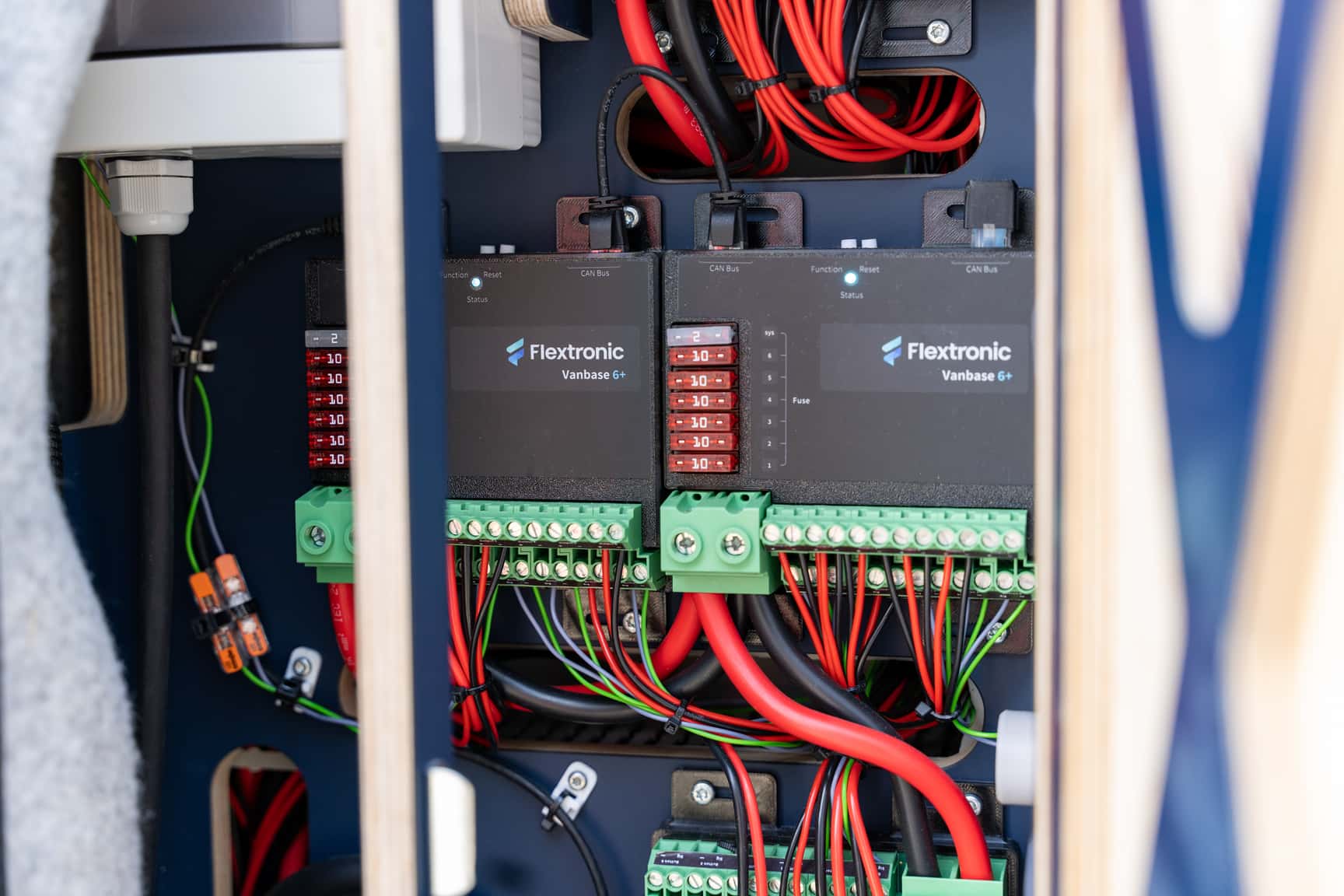 Lichtsteuerung Vanbase von Flextronic im Sprinter L3H2 Ausbau